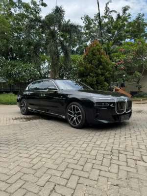 Jual bekas BMW 735i 2023 km 4k,lokasi di Jakarta Utara