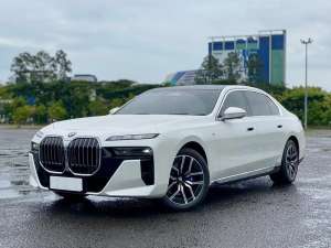 Jual bekas BMW 735i G70 MSport Mild-Hybrid 20242025 Putih Langka Spesial Deal,lokasi di Jakarta Selatan