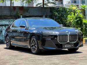 Jual bekas BMW 735i M-Sport 20232024,lokasi di Jakarta Barat