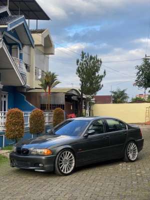 Jual bekas BMW E46 325i siap harian,lokasi di Medan Kota