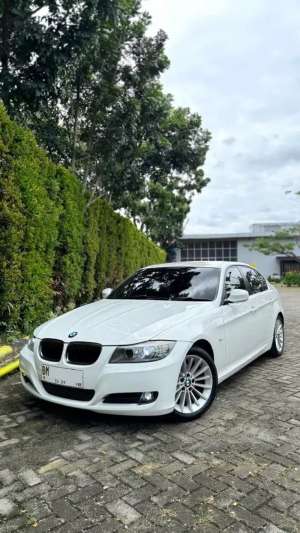 Jual bekas BMW E90 320i Executive LCI iDrive Odo 22rb Mls - Mint Condition,lokasi di Pekanbaru Kota