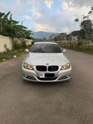 Jual bekas BMW E90 320i LCI MATIC LUXURY CLASS,lokasi di Banda Aceh Kota