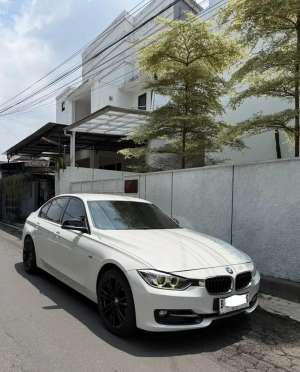 Jual bekas BMW F30 320i 2014 NIK 2013 milik pribadi,lokasi di Sleman Kab.