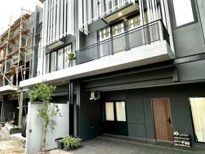 Brand new Jagakarsa Exclusive Townhouse lokasi di Depok Kota, tersedia melalui melalui situs Olx
