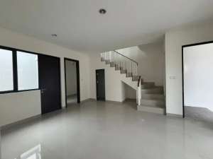 Brand New Rumah 2 Lantai di Cluster La Seine Essence, Cakung, Jakarta Timur, 015 lokasi di Jakarta Timur, tersedia melalui melalui situs Olx