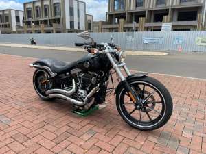 Jual bekas BREAKOUT 2014 KM4RB FULL PAPER,lokasi di Jakarta Timur