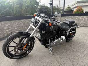 Jual bekas Breakout 2017 black Chrome,lokasi di  ,Surabaya Kota
