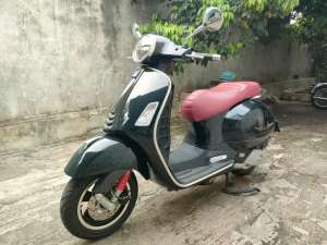 Jual bekas Bs KreditTT Vespa GTS 150 glosy black 2023 Forza 250 KM only 1rb Xmax,lokasi di Jakarta Timur