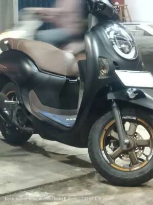 Jual bekas BU lebaran dijual Honda scoopy prestige th. 2025 desember dri baru,lokasi di Bekasi Kab.