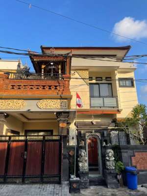 BUC rumah 2 Lantai Modern Minimalis di Kebo Iwa Denpasar Bali lokasi di Denpasar Kota, tersedia melalui melalui situs Olx