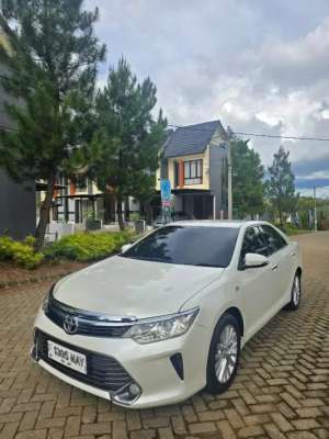 Jual bekas Camry V At 2015 facelift,lokasi di Bogor Kota