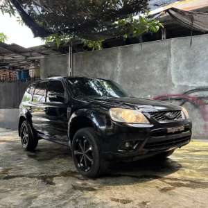 Jual bekas CASH Ford Escape XLT 2.3 Hitam 2012 AT -TDP 5jt,lokasi di Jakarta Timur