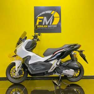 Jual bekas Cash Kredit DP Ringan Honda ADV 150 Tahun 2021 Full Orisinil,lokasi di Depok Kota