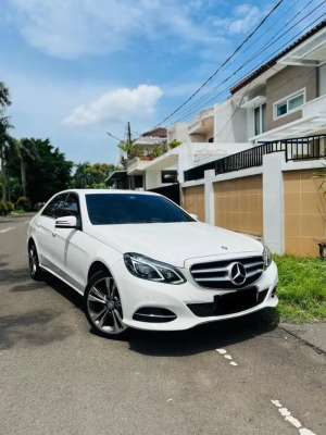 Jual bekas CASH MURAH MERCEDES E250 LOW KM AVANTGARDE AN PRIBADI MULUS ANTIK JOSS,lokasi di Jakarta Barat