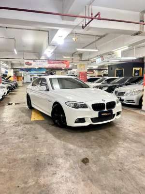 Jual bekas CASH ODO 50rb BMW 523i F10 2011 nik 2010 AT Putih Like New,lokasi di Bekasi Kota