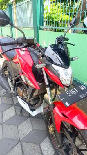 Jual bekas Cb 150 r 2017 istimewa,lokasi di Surabaya Kota