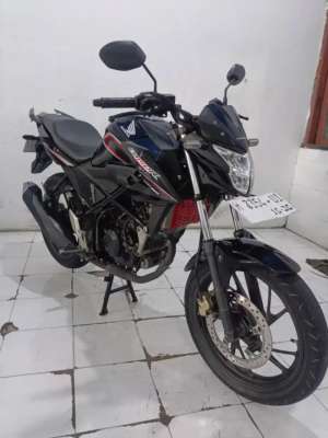 Jual bekas cb 150 R hitam bagus a2015,lokasi di Semarang Kota