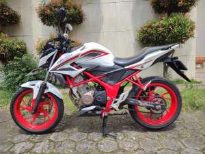 Jual bekas CB 150R TAHUN 2016 CAKEUP,lokasi di Depok Kota