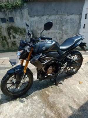 Jual bekas CB150R V4 2021 model terbaru,lokasi di Depok Kota