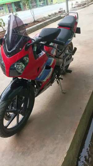 Jual bekas cbr 150 r thailand,lokasi di Bekasi Kota