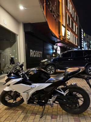 Jual bekas Cbr 150 tahun 2017 mulus no cacad edisi simpanana,lokasi di Jakarta Barat