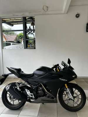 Jual bekas CBR 150R THN 2022 92KM LIKE NEW,lokasi di Jakarta Selatan