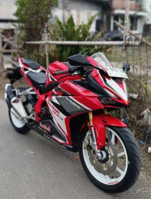 Jual bekas Cbr 250 RR abs produksi 2016 pemakaian 2017,lokasi di Bogor Kota