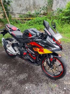 Jual bekas CBR 250RR NON ABS BLACK FREEDOM 2019,lokasi di Gianyar Kab.