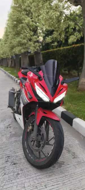 Jual bekas CBR150R 2018 Merah Putih Surat Lengkap Nego,lokasi di Tangerang Kota