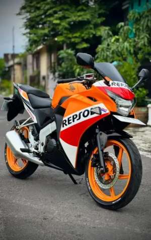 Jual bekas CBR150R CBU THAILAND REPSOL LANGKA,lokasi di Semarang Kota