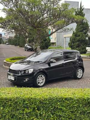 Jual bekas CHEVROLET AVEO LT 2014 AT LOW KILOMETER,lokasi di Bandung Kota