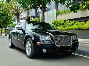 Jual bekas Chrysler 300c Bentley kolektor Antik KM rendah mobil antik 2011 cash,lokasi di Surabaya Kota
