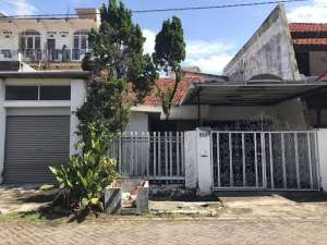 COCOK UNTUK RUMAH KOS RUMAH LAMA TENGGILIS DEKAT UBAYA, JALAN RAYA lokasi di Surabaya Kota, tersedia melalui melalui situs Olx