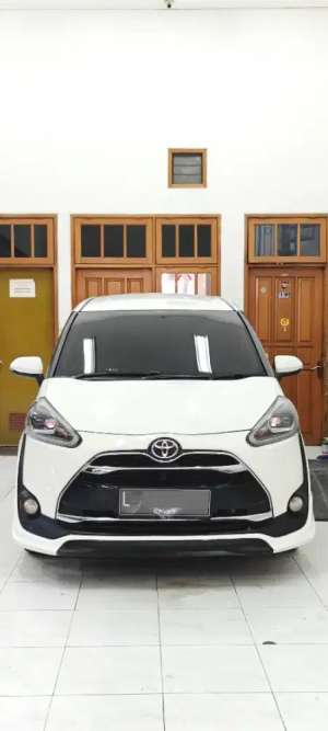 Jual bekas Credit Sienta Q 2017 Automatic 1.5 Putih L Sby Original SptBaru V 2018,lokasi di Gresik Kab.
