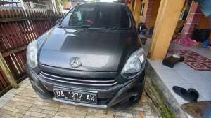 Jual bekas DAIHATSU AYLA 1.0XAT THN 2017 ABU-ABU METALIK,lokasi di Banjarmasin Kota