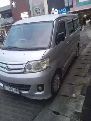 Jual bekas Daihatsu Luxio 2011 Bensin,lokasi di Depok Kota