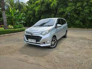 Jual bekas Daihatsu Sigra 1.2 R Deluxe Tahun 2019 Silver MT,lokasi di Jakarta Timur