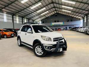 Jual bekas Daihatsu Terios 1.5 TX Adventure 20132014 MT Manual, Sangat terawat,lokasi di  