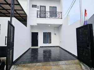 Dekat stasiun LRT Ciracas cluster rumah klasik mewah Dekat pintu tol lokasi di Jakarta Timur, tersedia melalui melalui situs Olx