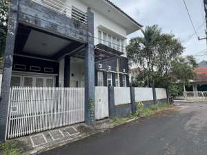 DI BAWAH NJOP Rumah Lux 3 Lantai 675m di Margahayu Raya - NJOP 3,6 M Jual 2,85 M lokasi di Bandung Kota, tersedia melalui melalui situs Olx