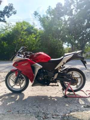 Jual bekas Di jual cepat CBR 250R,lokasi di Pekanbaru Kota
