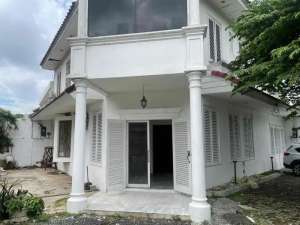 Di Jual Cepat Rumah di Cipete Selatan, kec Cilandak,Jakarta Selatan. Dekat dengan jalan Arteri dan Kemang bawah lokasi di Jakarta Selatan, tersedia melalui melalui situs Olx