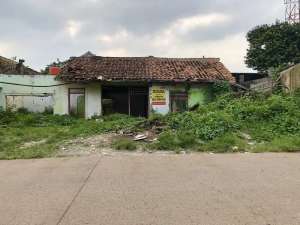 DI JUAL CEPAT RUMAH TUA HITUNG TANAH AJA di Gading Serpong lokasi di Tangerang Kota, tersedia melalui melalui situs Olx