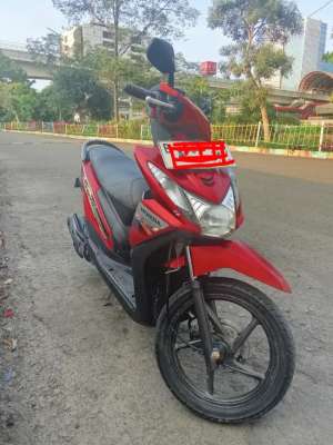 Jual bekas Di jual Honda Beat 2013 Fi merah hitam,lokasi di Jakarta Selatan