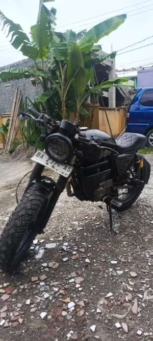 Jual bekas di jual motor custom bratcafe,lokasi di Cikarang Pusat