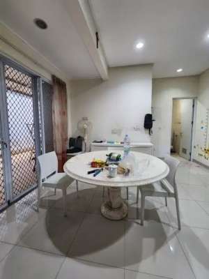 Di Jual Rumah Amerika Latin Green Lake City Ukuran 10x18 Selatan lokasi di Jakarta Barat, tersedia melalui melalui situs Olx