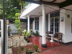 Di Jual rumah bagus 2 lantai 4 kamar tidur lokasi strategis di Kramat jati Jakarta Timur lokasi di Jakarta Timur, tersedia melalui melalui situs Olx