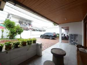 Di Jual Rumah Besar 2 Lantai di Gandaria Selatan, Jakarta Selatan lokasi di Jakarta Selatan, tersedia melalui melalui situs Olx