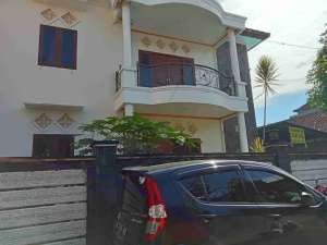 Di Jual Rumah cantik 2 lantai 4 kamar tidur siap huni strategis dekatRenon lokasi di Denpasar Kota, tersedia melalui melalui situs Olx