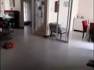 DI JUAL RUMAH DI DE LATINOS BSD lokasi di Tangerang Selatan Kota, tersedia melalui melalui situs Olx